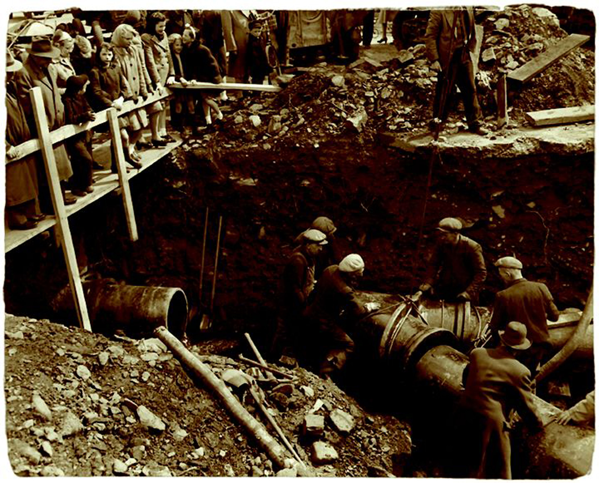 Installing a 24inch watermain on Dutch Village Rd in 1945